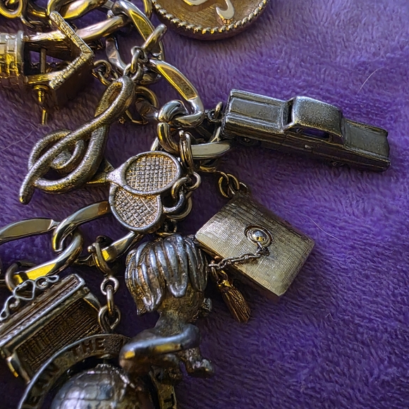 ✨ Vintage Monet Gold Tone Charm Bracelet - 13 Charms Regina High Sweet 16 ✨